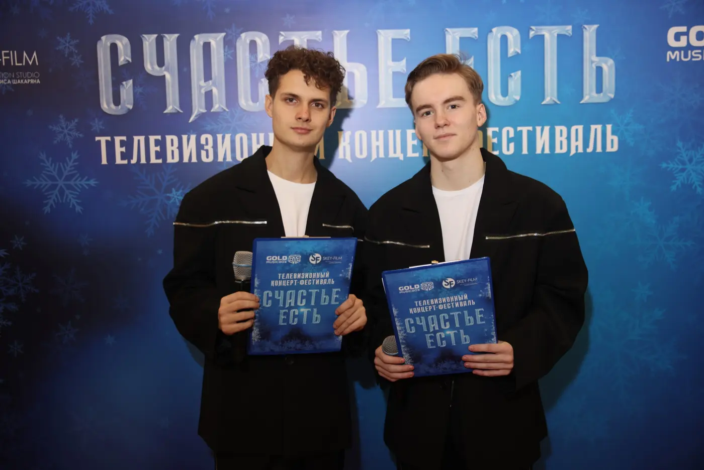 Ведущие на пресс-волле фестиваля